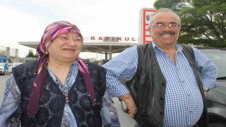 Türkiyeye gelen gurbetçiler duygu dolu anlar yaşıyor