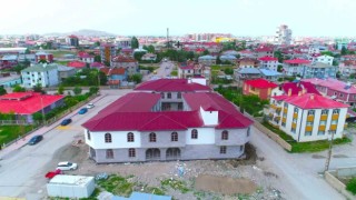 Tuşba Belediyesinin ödüllü projesi olan bedesten çarşısı açılış için gün sayıyor