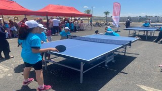 Uçan Raketler Kahramanmaraş konteyner kentteki çocuklarla buluştu