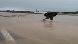 Ulaşıma sel engeli: Kayseri-Niğde karayolu sel nedeniyle ulaşıma kapandı