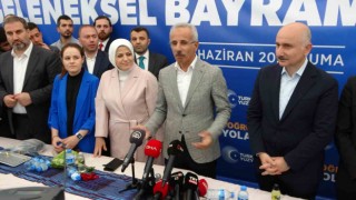 Bakan Uraloğlu memleketi Trabzon'da : "Bugün iki bayramı birlikte yaşadık