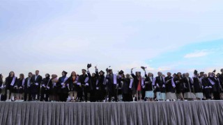 Uludağ üniversitesinde diploma sevinci