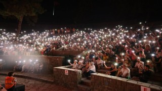 Ünlü sanatçı Marmarisi coşturdu