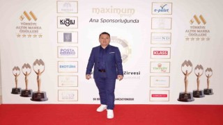 Ünlülerin organizatörü olarak biliniyor: 80 ödül alarak kırılması güç bir rekora imza attı