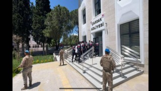 Uyuşturucu operasyonunda yakalanan 14 şüpheli adliyeye sevk edildi