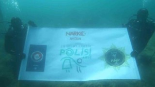 Uyuşturucunun zararlarına deniz altından dikkat çektiler