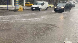 Uzunköprüde sağanak yağış etkili oluyor