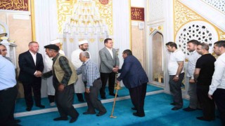 Vali Akbıyık vatandaşlarla bayramlaştı