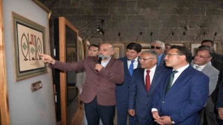 Vali Çiçek ve Başkan Büyükkılıç, Kelime-i Tevhid Hat Eserleri Sergisinin açılışını yaptı