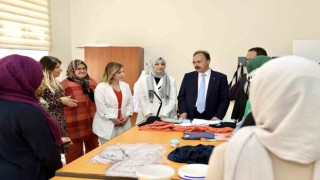 Vali Kızılkaya, kursiyerler ile bir araya geldi