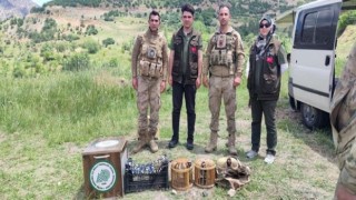 Vanda kaçak avcılardan ele geçirilen keklikler doğaya bırakıldı