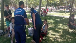 Vatandaşlara çikolata ikramı