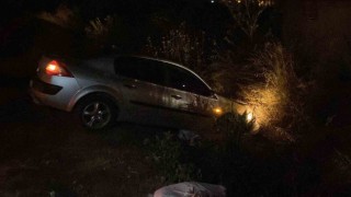 Virajı alamayan otomobil duvara çarparak durabildi