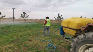 Viranşehir genelindeki parklarda ilaçlama çalışması sürüyor