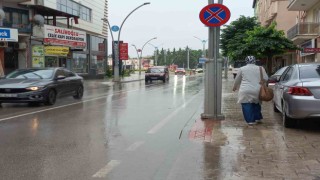 Yağmura yakalanmak istemeyen vatandaşlar hafta sonunu evde geçiriyor