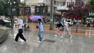 Yağmurdan nasıl kaçacaklarını bilemediler