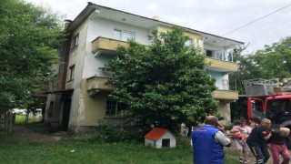 Yangında mahsur kalan biri bebek 7 kişiyi itfaiye kurtardı