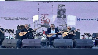 Yavuz Bingöl ‘Aşık Veyselsiz 50 Yıl turnesinde depremzedelerle buluştu