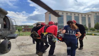 Yaylada kalp krizi geçiren çoban askeri helikopterle hastaneye kaldırıldı
