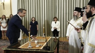 Yeniden başbakan seçilen Miçotakis yemin etti