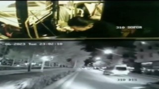 Yoldan çıkan halk otobüsünün tramvay yoluna girmesi kamerada