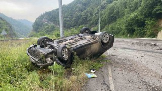 Yoldan çıkan otomobil taklalar attı: 1 yaralı