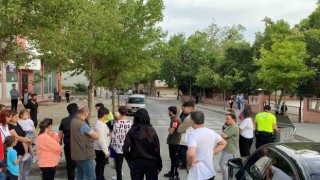 Yolu kapatıp CHPli belediyeye tepki gösterdiler