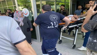 Yolun karşısına geçmek isteyen çocuğa otomobil çarptı