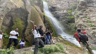 Yüksekovalı dağcılar Kaval Şelalesini gezdi