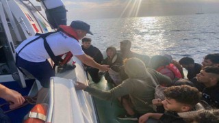 Yunanlıların geri ittiği 37 düzensiz göçmen kurtarıldı