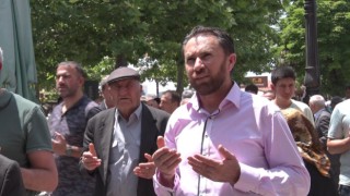 Yüzlerce veli YKSye girecek çocukları için Hacı Bayram Veli Türbesinde dua etti