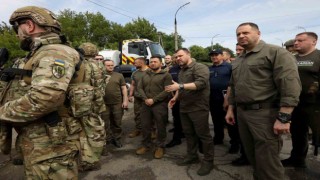 Zelenskiy'den hidroelektrik santralinin vurulduğu Hersona ziyaret