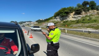 Zonguldakta radarlı trafik uygulamasında 17 sürücüye 41 bin lira ceza
