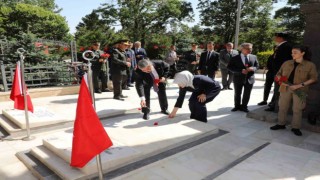 15 Temmuz etkinlikleri şehitlik ziyareti ve mevlit programıyla devam etti