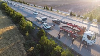 2 metrelik şarampolden aşağı düşen otomobilde 3 kişi yaralandı