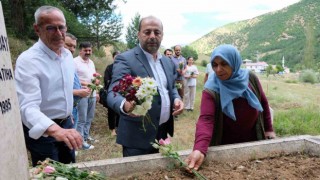 28 yıl önce silahlı saldırı sonucu öldürülen Baro Başkanı Ali Günday mezarı başında anıldı
