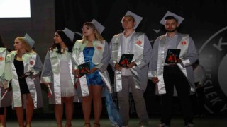 35 programdan bine yakın öğrenci kep attı