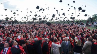 4 bin 500 üniversiteli mezuniyet sevinci yaşadı