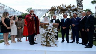 4 çocuk ve 7 torunları olan çift evliliklerinin 50. yılında nikah tazeledi