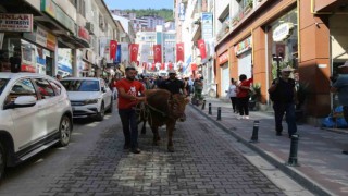 42. Kafkasör Festivali boğalı kortej yürüyüşüyle başladı