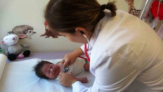 İsmail bebek yeni yemek borusuyla hayata tutundu