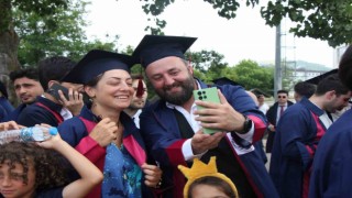 Abla-kardeş aynı fakülteden birlikte mezun oldu