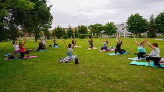 Açık havada yoga keyfi