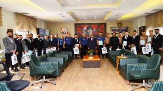 Adanada el bombası ele geçiren polis ve bekçilere Üstün Başarı belgesi verildi