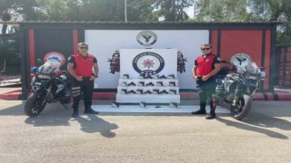 Adana'da polis çok sayıda silah ve mermi ele geçirdi.