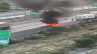 Adanada otoyolda motosiklet alev topuna dönüştü