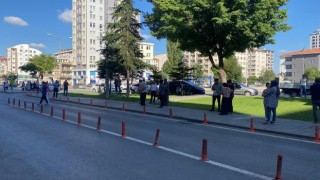 Adanadaki deprem Kayserilileri sokağa döktü