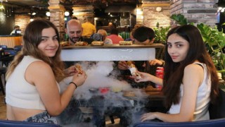 Adanalı dönerciden sıra dışı serinletme yöntemi