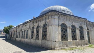 Adile Sultan Türbesinin restorasyonu İBBnin hatalı yol çalışmasına takıldı