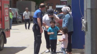 Afyonkarahisar Belediyesi zabıtasına kızan seyyar simitçi çocuklarının yakmakla tehdit etti